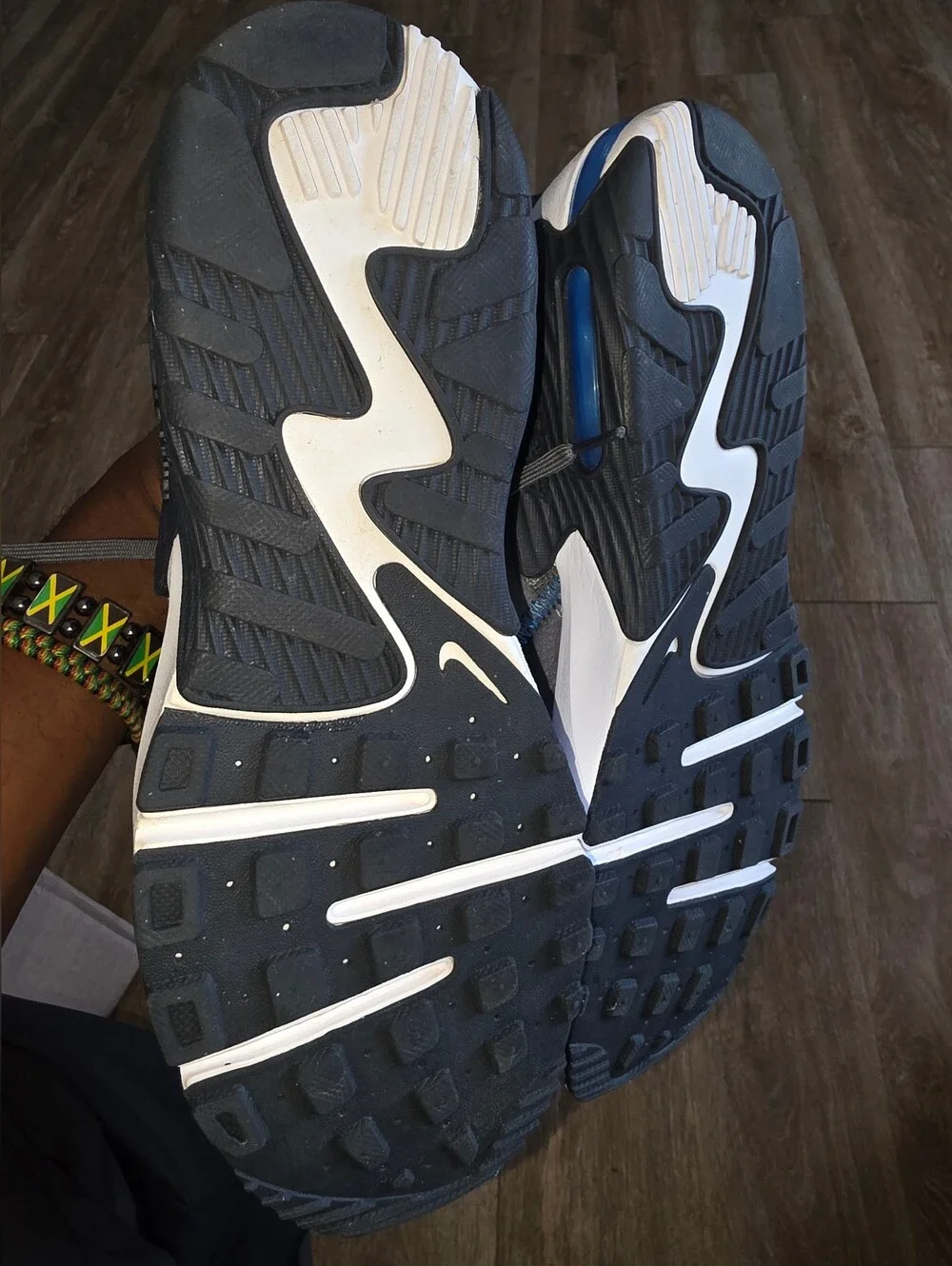 Used Mens Nike Air Max Size 9 No Box Worn Once